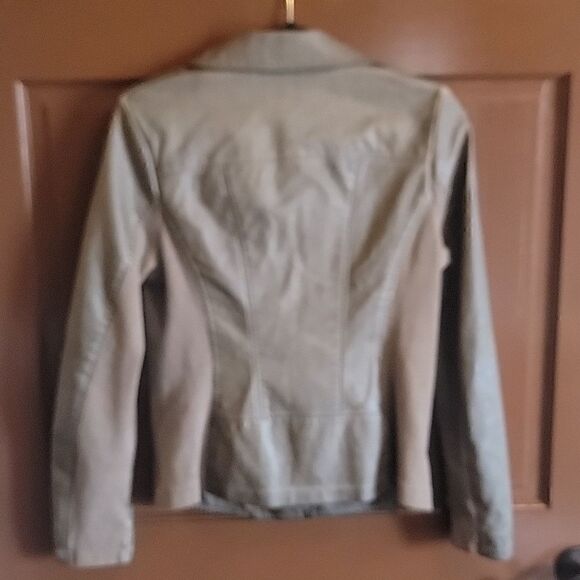 Sebby-Taupe Diagonal zip faux leather jkt. S. NWT. - Picture 5 of 7